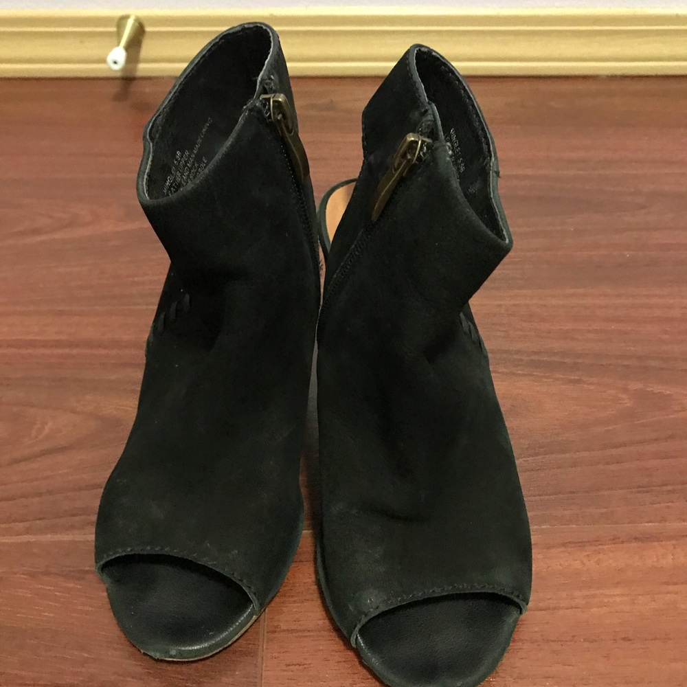 Steve Madden leather peep toe booties